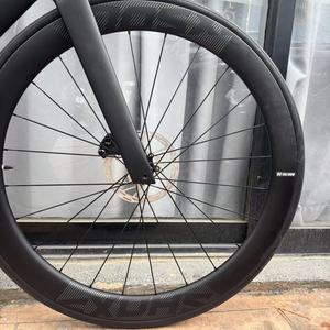 Vélo de route <span class=keywords><strong>a</strong></span>érodynamique en fibre de carbone DFQ Shi Mano 105di2 Oem Sk0 2 700c & spécifications Frein à disque hydraulique Vélo de course léger Super léger - Product Image 5
