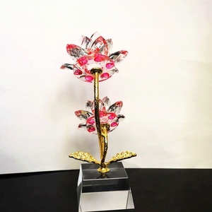 Decorazione di Lusso in Cristallo a Forma di Fiore di Loto Colorato, Portafortuna per Ingresso e Mobile Bar, Regalo Premium per Casa e Matrimonio - Product Image 3