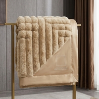 Plaid double couche en fourrure de lapin camel, texture gaufrée rayée, chaleur hivernale quatre saisons, luxe, doux, en polaire pelucheuse
