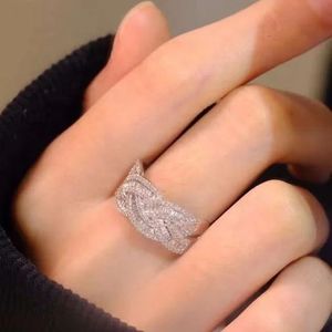 Bague de fiançailles pour femme Xinfly Micro-pavé en or 18 carats pur avec diamant naturel baguette empilable de 0,85 ct - Product Image 4