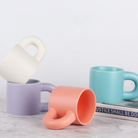 Mug en céramique 320 ml, finition mate, grand anse en forme d'anneau, tasse à café rétro colorée, tasse à lait pour le petit-déjeuner, vaisselle de cuisine nordique mignonne