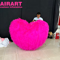 Cœur gonflable en peluche rose. Ballon cœur gonflable en peluche pour événement thématique à suspendre.