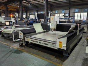 Grande machine de gravure ATC avec pompe à engrenages motorisée pour ligne de production de panneaux muraux métalliques - Product Image 3