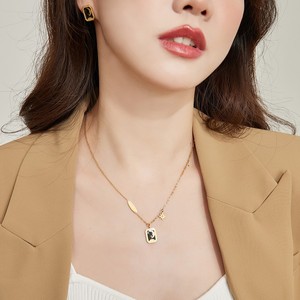 Nuova Collana da Donna in Acciaio Inossidabile Placcato Oro con Design Luna e Stelle, Alta Qualità, per Anniversario e Fidanzamento - Product Image 4