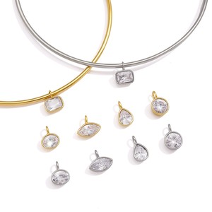 Collier pour femme en acier inoxydable plaqué or 18 carats, avec pendentif rectangulaire en zircone, motif fleur rigide, étanche - Product Image 1