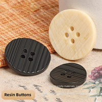Kancing Resin Bulat Motif Hitam Beige Sederhana untuk Mantel Rajut Wanita