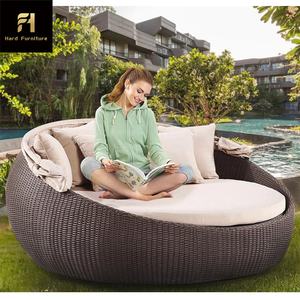 Contemporaneo divano rotondo in vimini Rattan divano divano letto portatile all'aperto lettino per ville per dormire e sonnecchiare al sole - Product Image 1