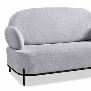 Sofá nórdico gris claro, reposabrazos minimalistas, patas <span class=keywords><strong>de</strong></span> metal, <span class=keywords><strong>diseño</strong></span> interior <span class=keywords><strong>de</strong></span> estilo moderno, sofá nórdico <span class=keywords><strong>de</strong></span> 2 asientos para sala <span class=keywords><strong>de</strong></span> estar - Product Image 1