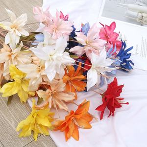 KEWEI 799 Fleur de Lys en Soie Artificielle 3 Fourchettes Fleur de Mariage <span class=keywords><strong>Lilium</strong></span> Prix Raisonnable Vente en Vrac pour Noël Occasions de Pâques - Product Image 1