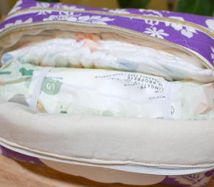 Bolsa de Pañales Acolchada OEM, Porta Toallitas Húmedas Doble, Bolsa Portátil para Toallitas Húmedas con Diseño Floral para Coche y Cochecito - Product Image 5
