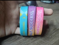 Bracelet en tissu personnalisé avec étiquette tissée, élastique, pour adultes et enfants, avec puce NFC RFID, réutilisable, pour événements, fabrication en usine