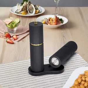 Juego <span class=keywords><strong>de</strong></span> Molinillos <span class=keywords><strong>de</strong></span> Sal y <span class=keywords><strong>Pimienta</strong></span> Manuales <span class=keywords><strong>de</strong></span> Madera Maciza, Recargables, con Núcleos <span class=keywords><strong>de</strong></span> Cerámica/Acero, Ajustables, <span class=keywords><strong>Molinillo</strong></span> <span class=keywords><strong>de</strong></span> Sal Gruesa Vertical Negro - Product Image 4