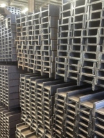 Poutre en acier au carbone robuste pour les projets de construction industrielle en structure métallique