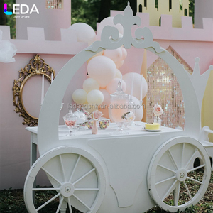 Décorations et fournitures pour événements LEDA, chariot en acrylique blanc de style princesse pour mariage - Product Image 4