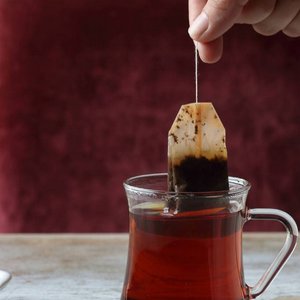 Trung Quốc OEM Hữu Cơ Linh Lucidum Nấm Linh Chi Linh Chi Nấm Màu Đen Ngay Lập Tức Trà Túi Bột Màu Đen Trà Đỏ Nhà Máy - Product Image 2