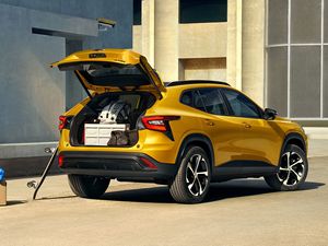 Chevrolet Seeker SUV <span class=keywords><strong>Auto</strong></span> 1.5L Turbo <span class=keywords><strong>Tech</strong></span> y Comfort Drive Future New Car con dirección izquierda y caja de cambios automática - Product Image 5