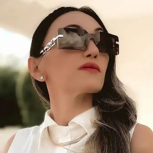 Gafas De Sol cuadradas Retro clásicas Ins para mujer 2024 nueva moda cadena piernas Gafas De Sol UV400 alta calidad al por mayor Lunettes De Luxe - Product Image 1