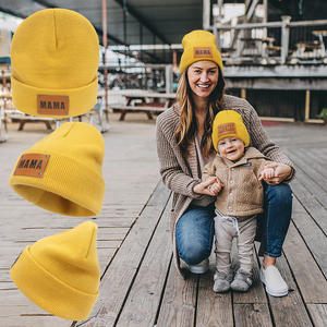 Conjunto de gorros de invierno de alta calidad para mujer y niño, gorro cálido de punto a juego con parche de cuero, 2 uds. - Product Image 2