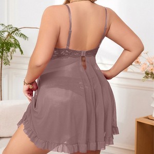 Ensemble de lingerie babydoll en dentelle rose pour femmes grandes tailles, 2 pièces, bretelles spaghetti, fente avant, mini-chemise de nuit en maille transparente à volants - Product Image 4