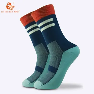 Chaussettes de vélo design de haute qualité avec logo oem sport course en nylon respirant coolmax hommes cyclisme Logo chaussettes personnalisées