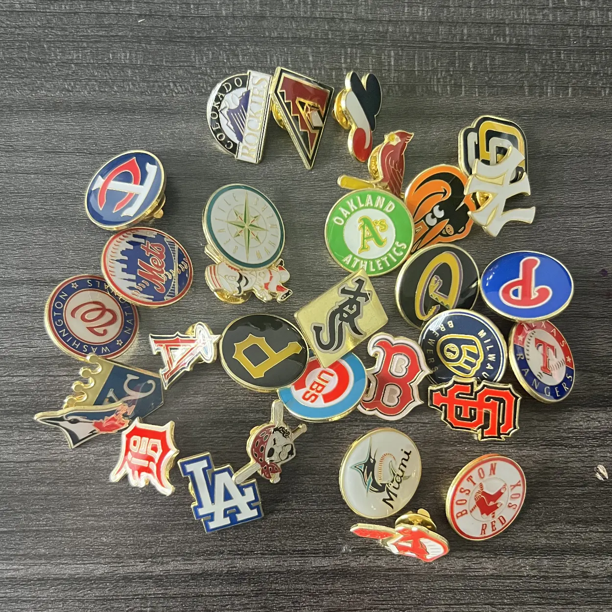 Wholesale Metal baseball Pin USA M L B Baseball Team Pin Enamel American Baseball Club Fans Metal Lapel pins for caps