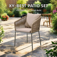 Chaise de salle à manger d'extérieur moderne en rotin beige avec coussin et oreiller, fauteuil de patio à structure en aluminium gris foncé pour jardin, balcon et parc