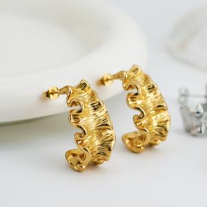 Boucles d'oreilles manchette hypoallergéniques en acier inoxydable PVD plaqué or 18 carats, résistantes à l'eau, non ternissables, pour femmes, vente en gros - Product Image 1