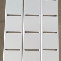 Étagères de présentation de chaussures de sport en métal personnalisées IYUBO, design de magasin mural en métal noir, OEM