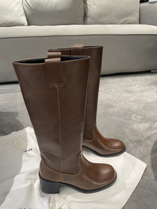 Vente en gros de <span class=keywords><strong>bottes</strong></span> d'automne longues personnalisées pour femmes <span class=keywords><strong>bottes</strong></span> au genou en <span class=keywords><strong>cuir</strong></span> véritable à bout rond et <span class=keywords><strong>mollet</strong></span> <span class=keywords><strong>large</strong></span> à talon épais pour femmes - Product Image 4