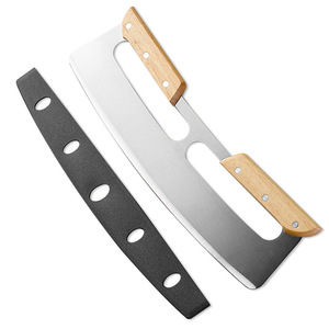 Cortador de Pizza de Acero Inoxidable con Mango de Madera, Cuchilla Tipo Balancín y Cubierta Protectora, Herramienta de Cocina Ecológica - Product Image 1