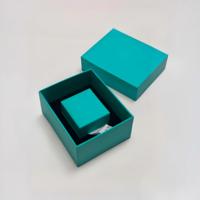 Boîte cadeau en papier rigide mat bleu turquoise de qualité supérieure avec logo personnalisé en feuille d'or gaufrée pour emballage de marque de luxe