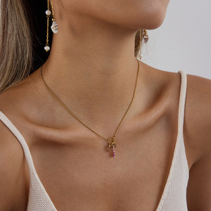 Collar con Colgante Hueco de Zirconio Rosa en Forma de Corazón, Acero Inoxidable, Chapado en Oro, Joyería de Regalo - Product Image 4