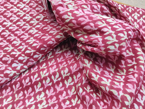 Tela de Algodón Floral Colorida con Estampados Artesanales a Bloque para Acolchados, Decoración del Hogar, Costura, Patchwork y Manualidades Creativas - Product Image 6