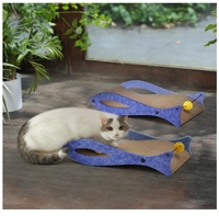FUKUMARU Alas Kucing Bentuk Ikan, Karton Penggaruk Tahan Lama dengan Mainan Bola untuk Kucing Indoor, 2 Buah