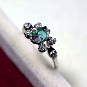 Anillo Ovalado de Alejandrita, Anillo de Compromiso de Plata Maciza con Diamantes, Piedra de Nacimiento de Junio, Piedra que Cambia de Color, Joyería para Aniversario de Bodas - Product Image 1