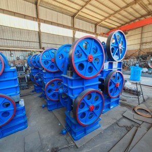 220*350 broyeur de minerai de calcaire de granit divers concasseur de mâchoire de minerai d'usine de production - Product Image 5