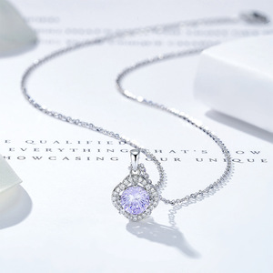 Collar con Colgante de Trébol de Circonita Cúbica con Corte de Fuego Morado en Plata de Ley S925, Joyería de Cadena Elegante y Ligera para Mujer - Product Image 3
