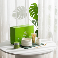 Ensemble de 6 outils pour la cérémonie du thé matcha japonais, comprenant un bol en céramique, un fouet en bambou, un support pour fouet, et un kit complet d'accessoires pour la préparation du matcha