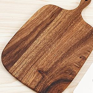 Planches à découper en bois avec poignées en noyer, style <span class=keywords><strong>vintage</strong></span>, écologiques, nouveau produit, vente chaude, logo OEM, restaurant nordique, unique - Product Image 1