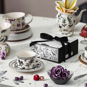 แก้วพอร์ซเลน Pikes Modern Simplicity ลายดอกพินเนลเลียเทอร์นาตา ดีไซน์หรูหรา ใช้กับเครื่องล้างจานและไมโครเวฟได้ บรรจุในกล่องของขวัญ เหมาะสำหรับกาแฟและชา - Product Image 5