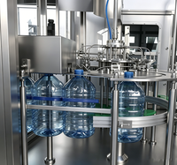 Machine de remplissage et de bouchage de grandes bouteilles PET 1000-1500BPH pour ligne d'embouteillage d'eau potable jetable de 5-10L