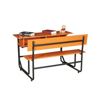 Ensemble de mobilier de classe : banc et table d'école en bois ancien pour l'école