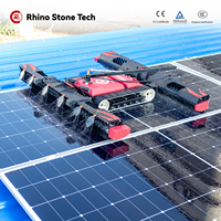 Robot de nettoyage intelligent pour panneaux photovoltaïques de type chenillé, équipement de lavage à l'eau pour projets photovoltaïques industriels
