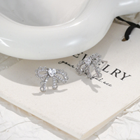 KAVNAR Boucles d'oreilles en argent sterling 925 avec zircone cubique, élégant nœud en dentelle creuse pour femme