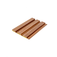 Rejilla de PVC de compuesto de madera y plástico a precio directo de fábrica / Panel de listones acanalados ecológico para pared de fondo y divisor de ambientes