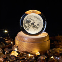 Offre Spéciale Main En Bois Boîte à Musique Avec Crystal Ball Night Light Projecteur Pour chambre Décoration