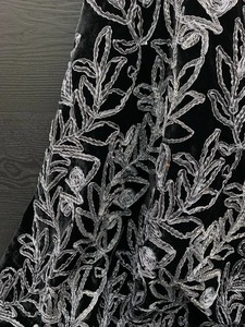 Nais Sang Trọng Mô Hình Mới Dày Polyester 3D Thêu Hoa Nhung Vải Màu Đen Cho Mùa Đông Abaya Quần Áo - Product Image 6