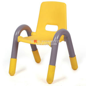 Chaise en plastique empilable multicolores pour enfants, chaise ergonomique pour enfants avec pieds antidérapants pour la maternelle, la salle de classe, la maison - Product Image 3