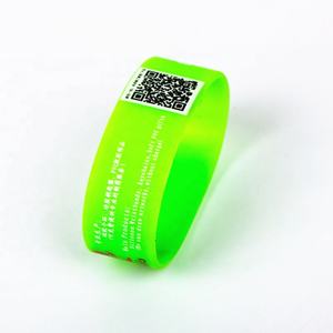 Pulsera de mano para hombre, brazalete de silicona personalizado con código QR - Product Image 2