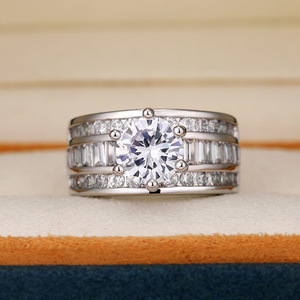 Anillo de Diamantes para Mujer Q021, Plata de Ley 925, Corte Brillante Redondo, Diamante Sintético Cultivado en Laboratorio, Anillo de Compromiso con Diamantes Baguette Laterales - Product Image 6